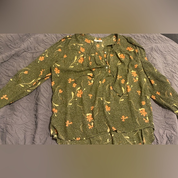 DR2 Tops - Green Flowy Blouse
